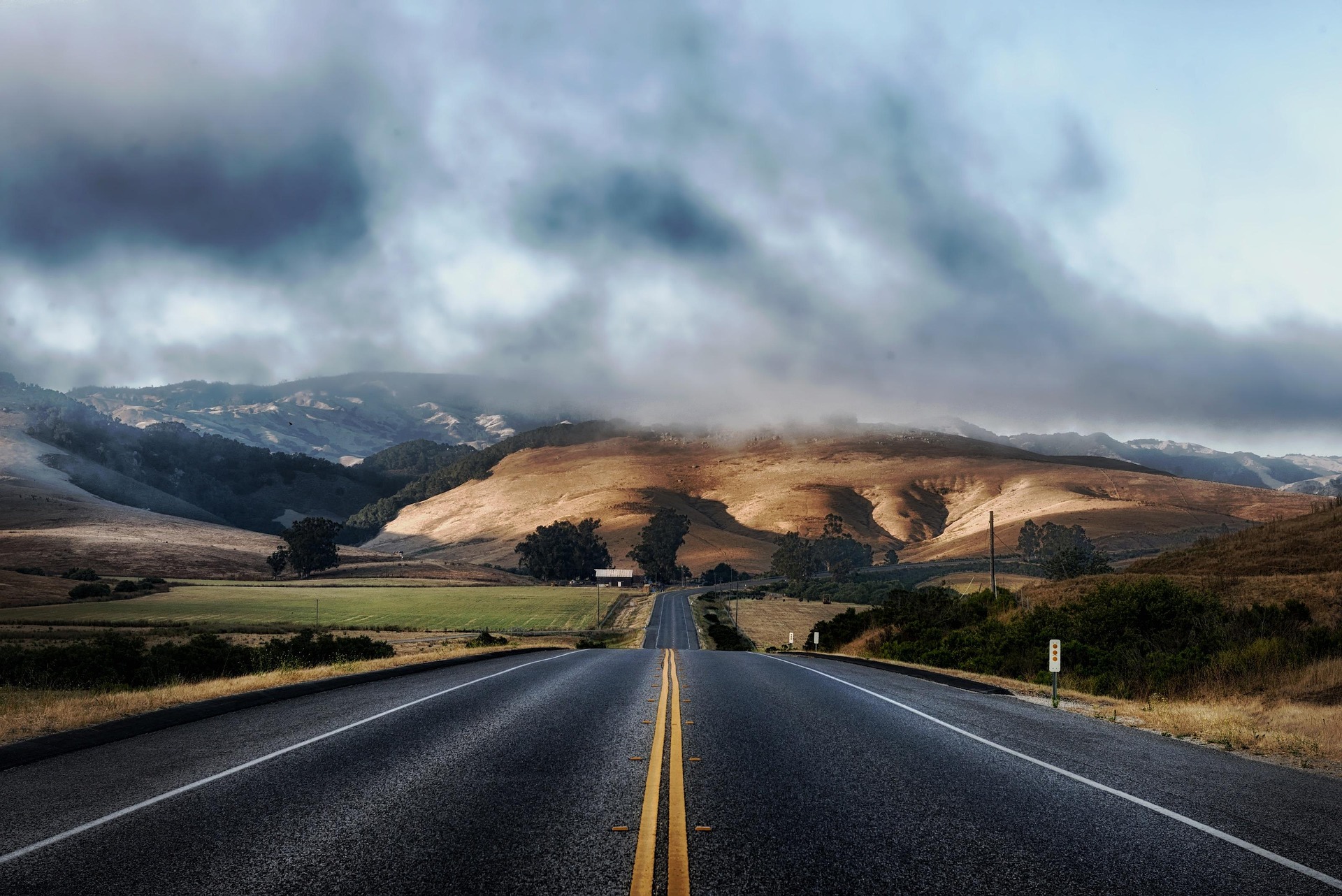 road-210913_1920